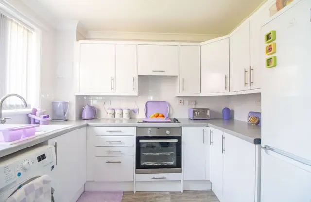 Photo 2 — 6 Beaconsfield Road, Waterlooville, PO7 7SP