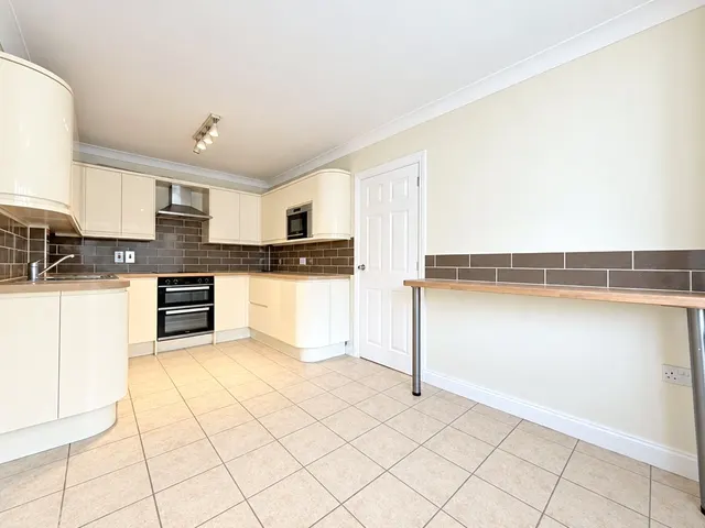 Cooper Road, Windlesham, GU20, photo 2