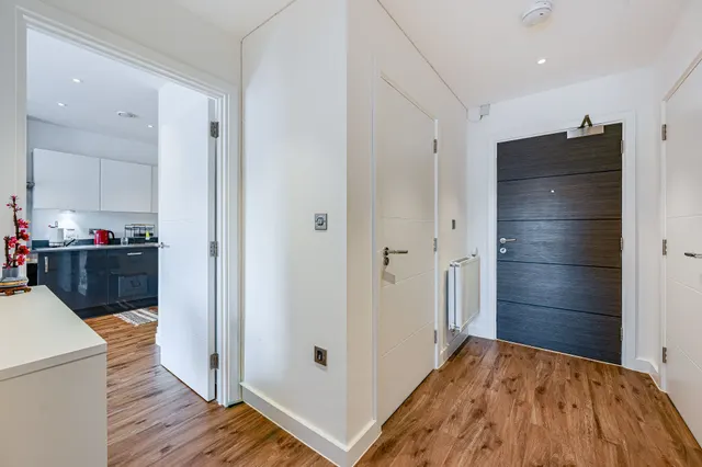 Photo 3 — Flat 401, Chichely Heights, 2 Moy Lane, London