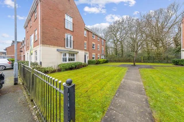 Rockford Gardens, Great Sankey, Warrington, WA5 3QD, photo 1