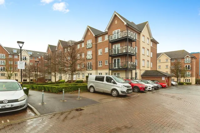 Viridian Square, Aylesbury,HP21, photo 1