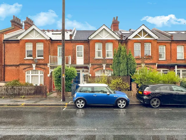 Kingston Road, SW20, photo 1