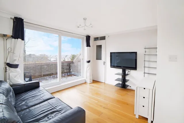 Cowley Close, Dorchester, DT1, photo 2