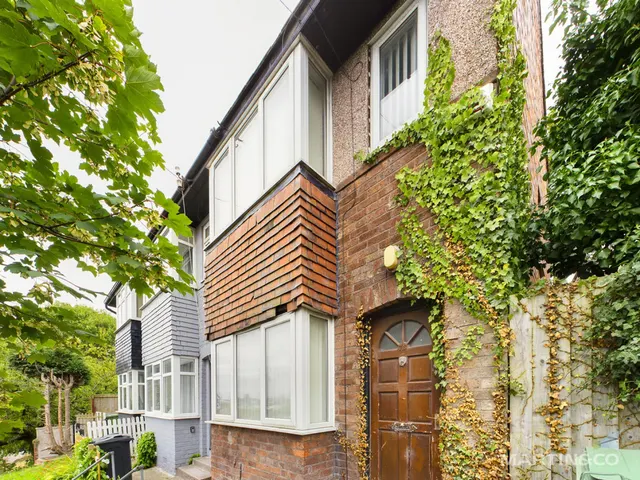Holt Hill, Birkenhead CH41 9DH, photo 1