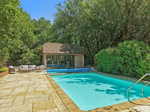 Ifield Road, Charlwood, RH6, photo 2