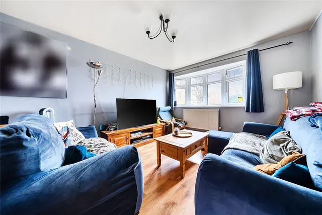 Photo 3 — Lullarook Close, Biggin Hill, Westerham, TN16