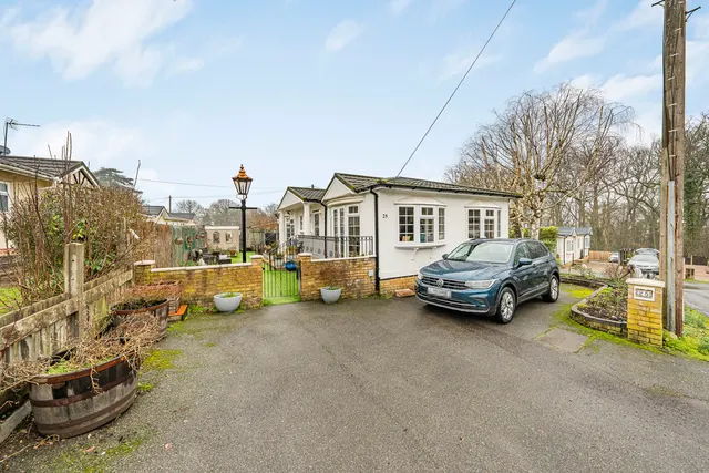 3 bed for sale in Wyatts Covert, Denham, UB9, photo 1