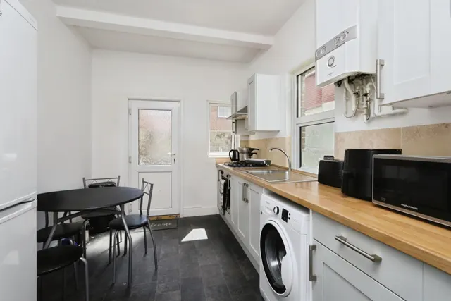 Commercial Road, Eastbourne, BN21, photo 2