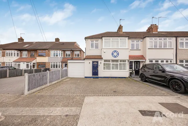 Heather Way, Romford, RM1, photo 1