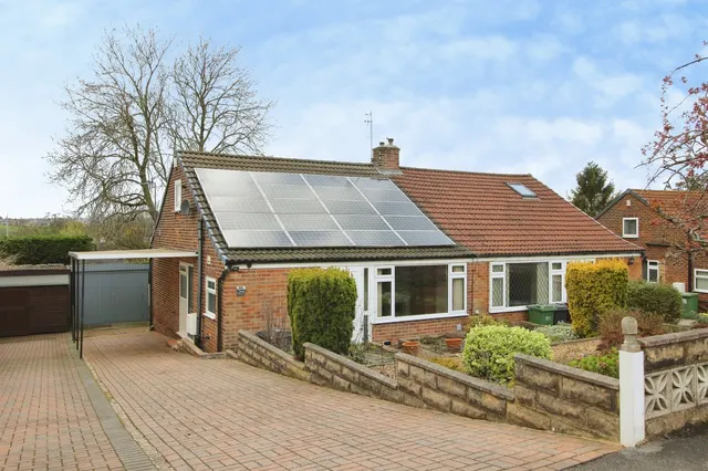 Owlcotes Garth, Pudsey, photo 1