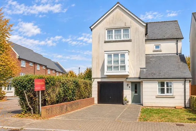 Cutting Drive, Basingstoke, RG24, photo 1