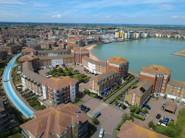 Dominica Court, Eastbourne, BN23, photo 3