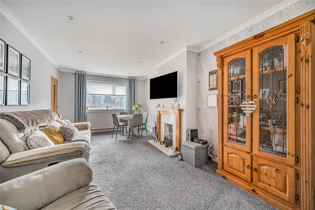 Hermitage Woods Crescent, St Johns, GU21, photo 3