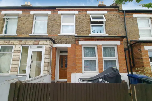Framfield Road, London, W7, photo 1