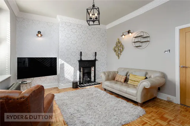 Arncliffe Rise, Badgers Edge, OL4, photo 2