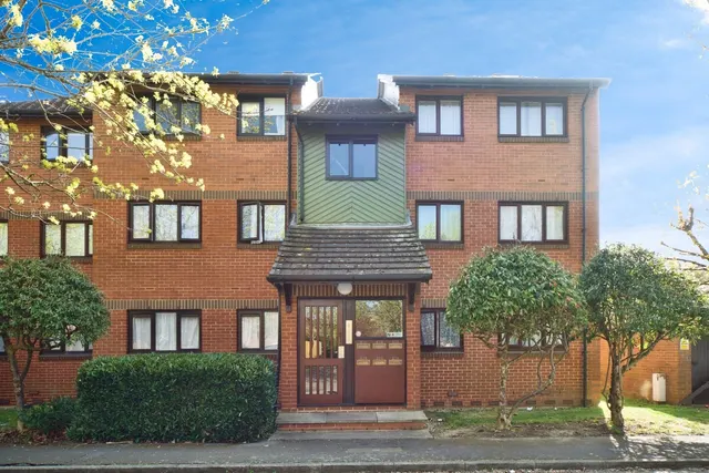 Maltby Drive, Enfield, EN1, photo 1