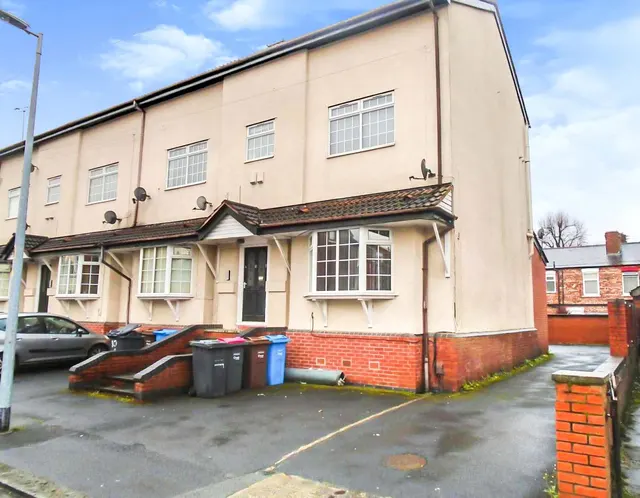Eldon Place, Eccles, M30, photo 1