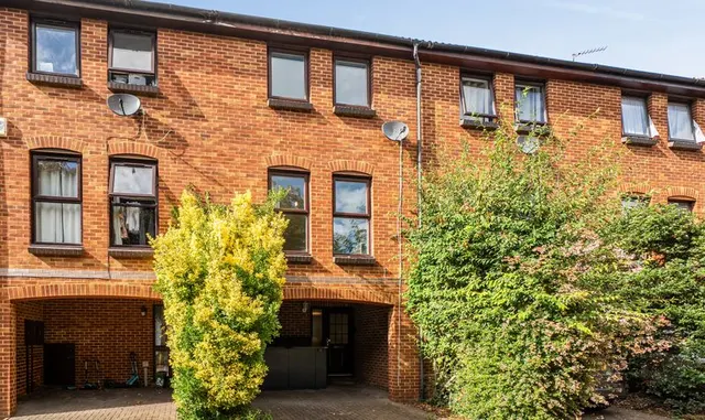 Farriers Road, Epsom, KT17, photo 1
