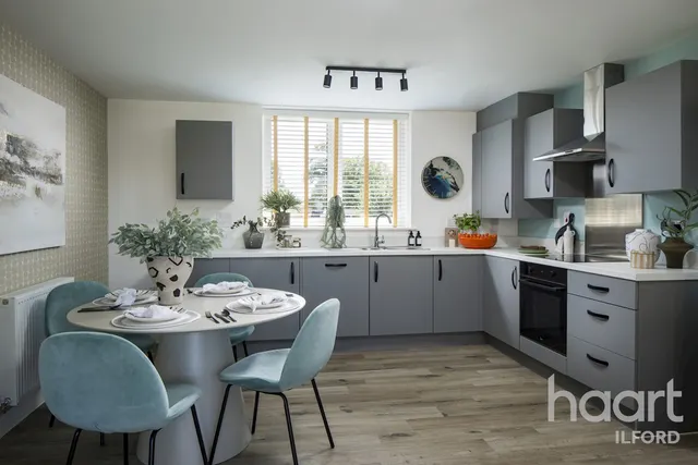 Wessex Close, London, IG3, photo 2