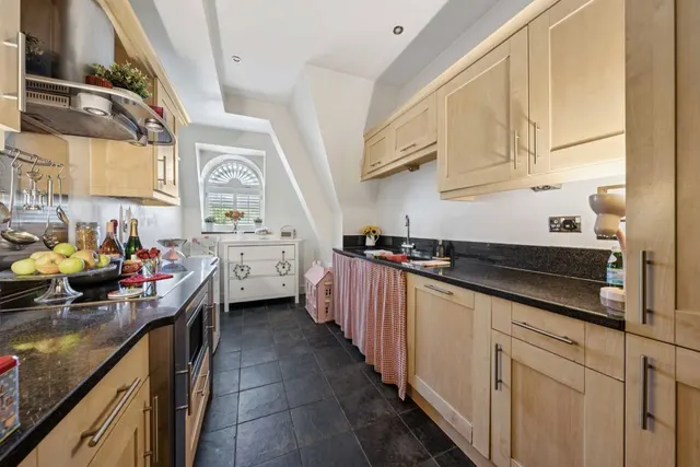 Holmesdale Road, TW11, photo 3
