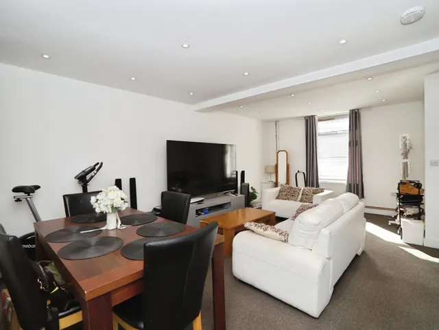 Cardiff Road, Treforest, CF37, photo 3