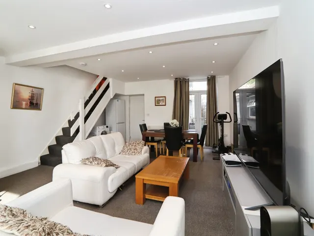 Cardiff Road, Treforest, CF37, photo 2
