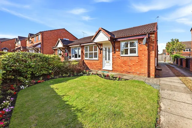 2 bedroom house — Pinders Green Drive, Methley LS26
