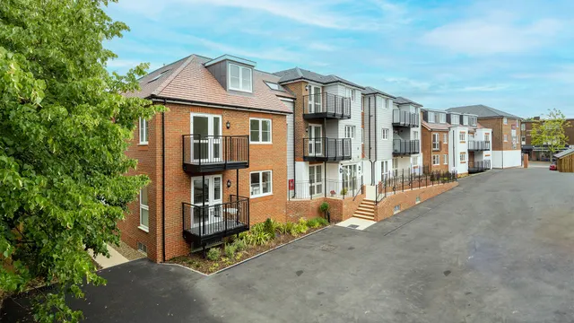 Commercial Road, Paddock Wood, TN12, photo 2