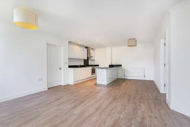 School Hill, Wrecclesham, GU10, photo 2