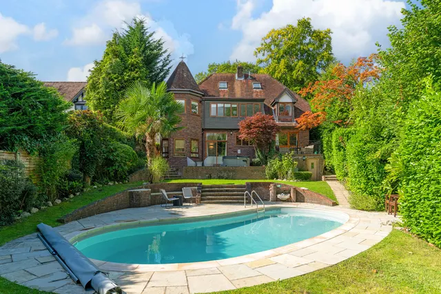 Beeches Drive, Farnham Common, SL2, photo 1