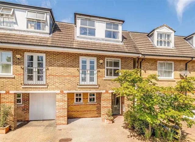 North Place, Teddington, TW11, photo 1