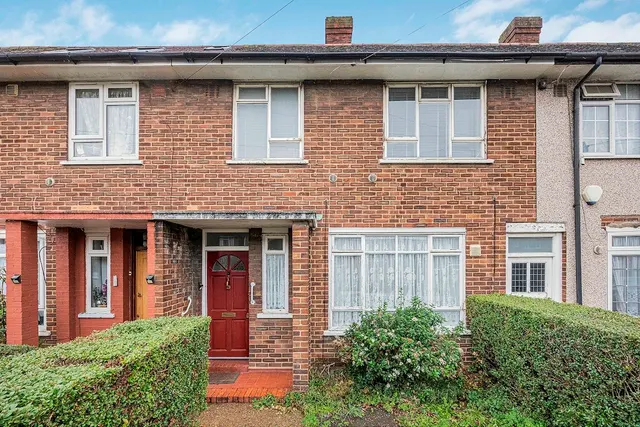 Bray Drive, London, E16 1LD, photo 1