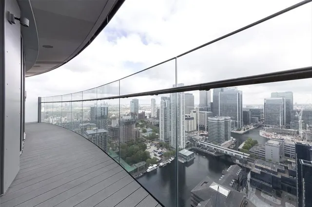 Photo 2 — Arena Tower, Canary Wharf, London