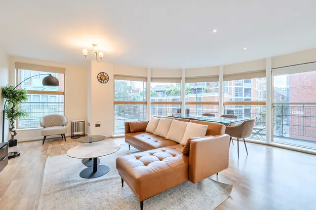 Photo 2 — 9 Exchange House, 36 Chapter Street, London