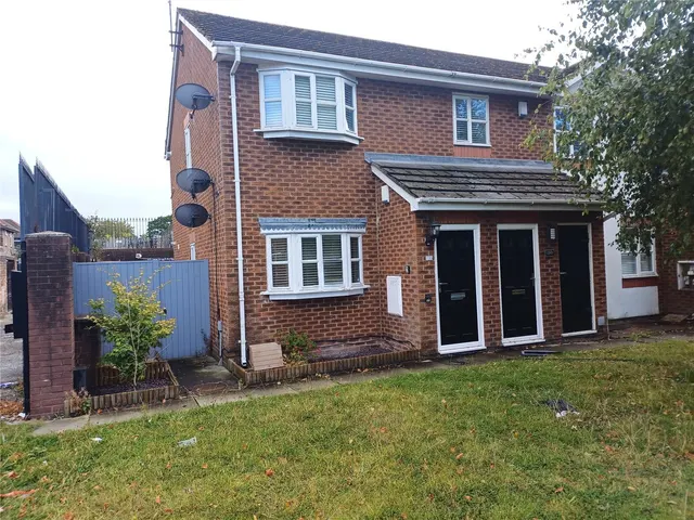 Hunts Cross Avenue, Liverpool, L25, photo 1