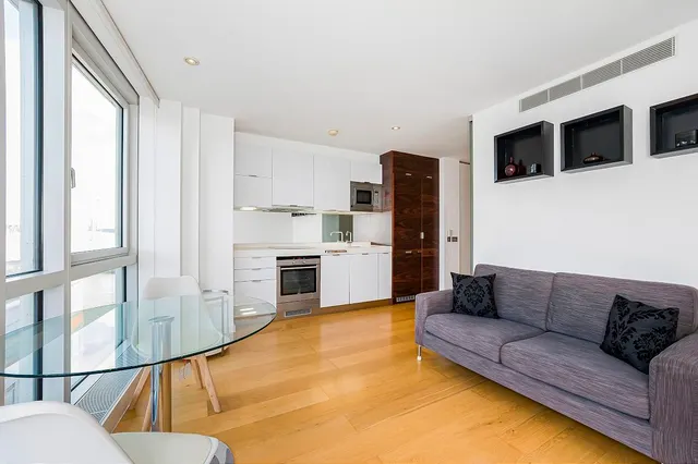 4 Fairmont Avenue, London, E14 9JB, photo 1