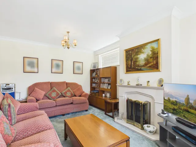 Lodge Avenue, Drayton, PO6, photo 3