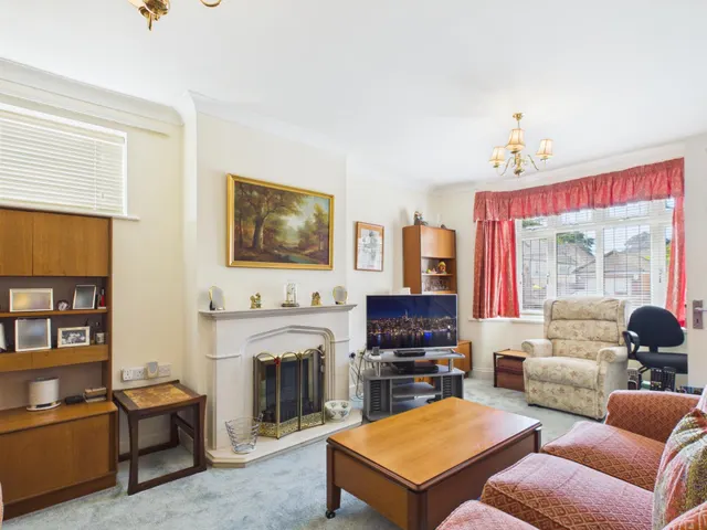 Lodge Avenue, Drayton, PO6, photo 2