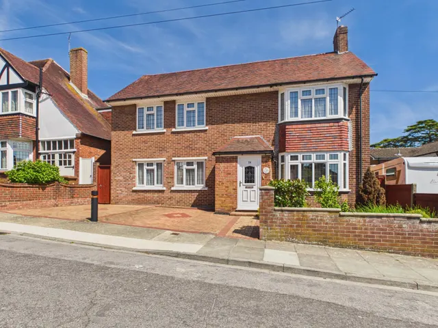Lodge Avenue, Drayton, PO6, photo 1