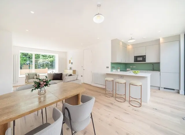 Photo 2 — Leigham Vale, Streatham, SW16