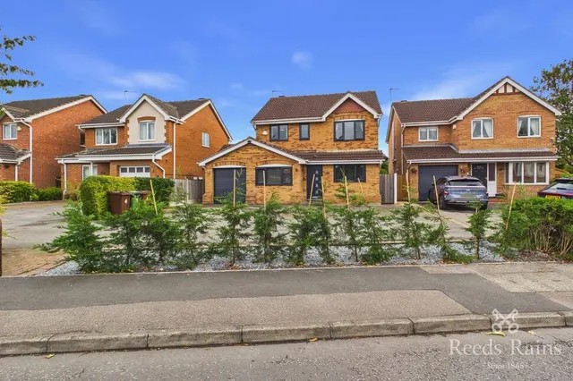 Queensbury Court, Normanton, WF6, photo 1