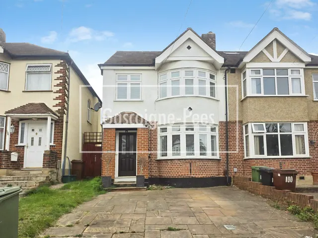 Elmstead Gardens- Worcester park, KT4, photo 1