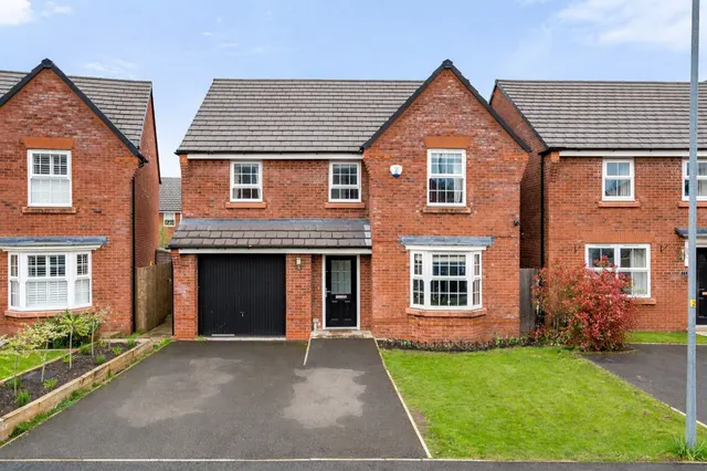 Meadow End Road, Macclesfield, photo 1