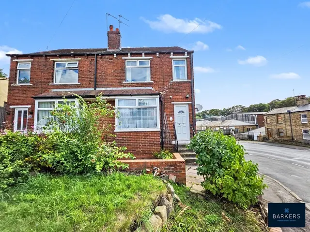 Bradford Road, Birstall, Batley WF17 8NJ, photo 1