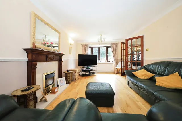 Photo 3 — South View Close, Codsall, Wolverhampton
