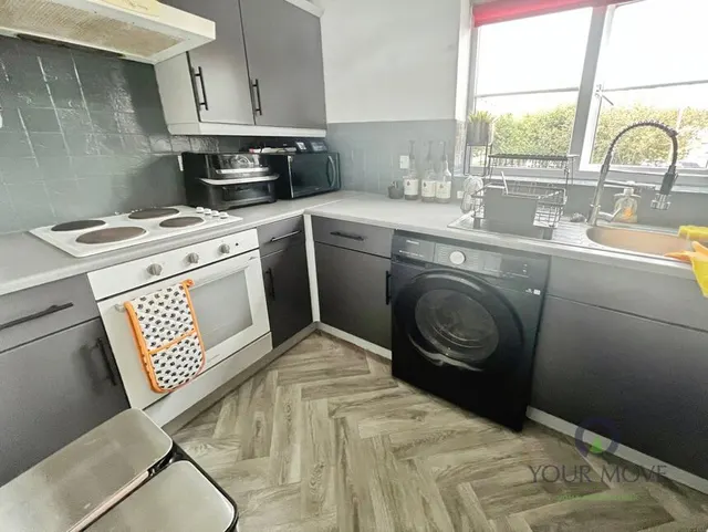 Luanne Close, Cradley Heath, B64, photo 2