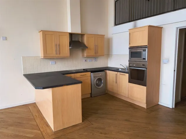 New Hall Lane, Preston, PR1, photo 3