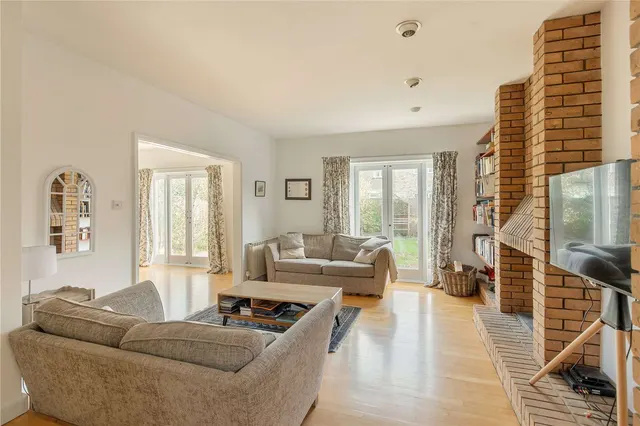 Photo 2 — Courtland Avenue, Cambridge, Cambridgeshire, CB1 7AT