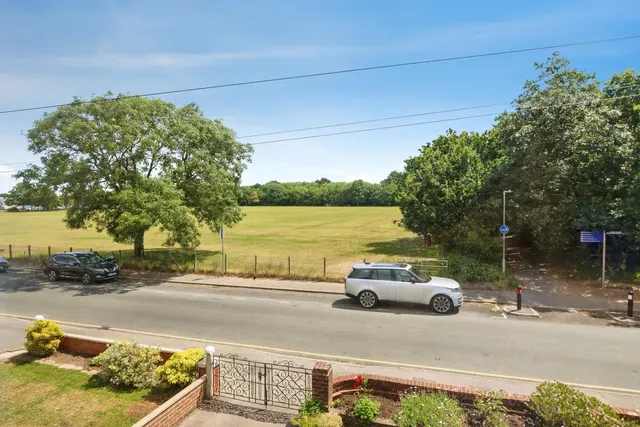 Talbot Drive, Talbot Heath, BH12, photo 2