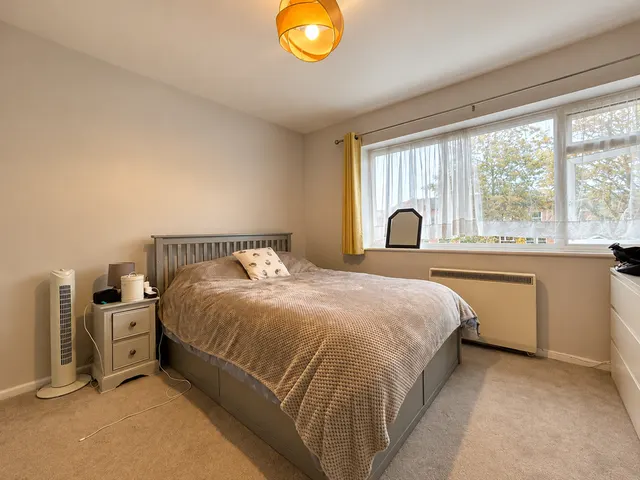 Alexandra Road, Farnborough, GU14, photo 3